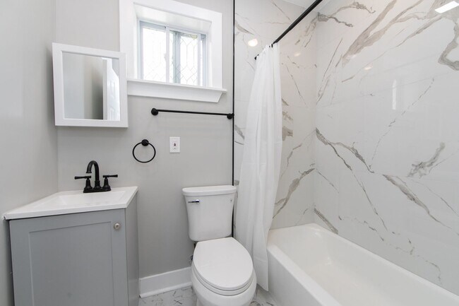 Building Photo - Beautiful Gut Renovated 2 Bed/2.5 Bath Apa...