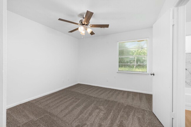 Building Photo - Completely Remodeled Home Near Shelby Forest