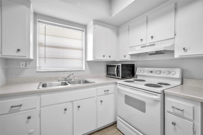 Building Photo - 2101 NE 68th St