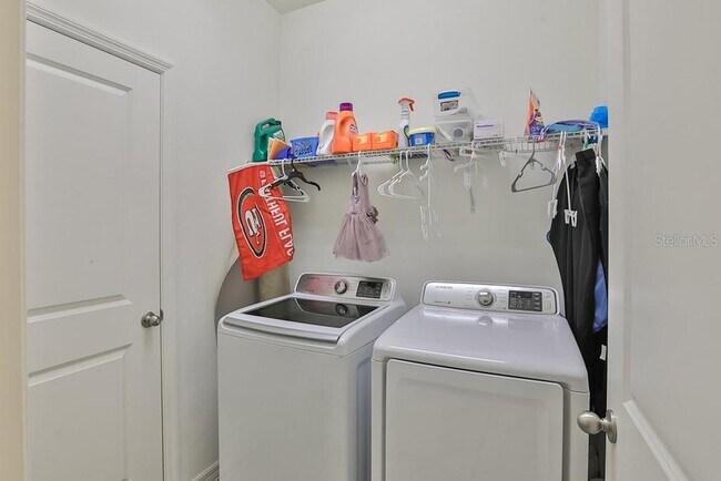 Building Photo - 10546 Medford Lakes Dr