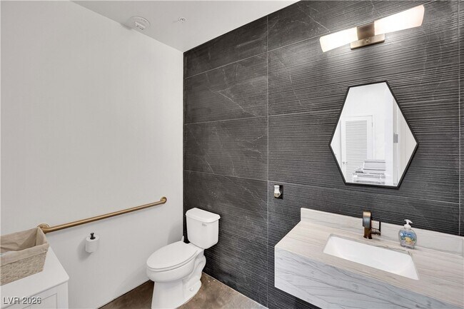 Building Photo - 353 E Bonneville Ave