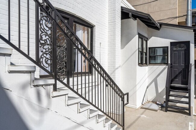 Building Photo - 839 N 2nd Ave