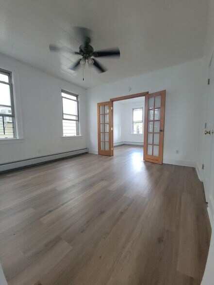 Building Photo - 395 Ege Ave