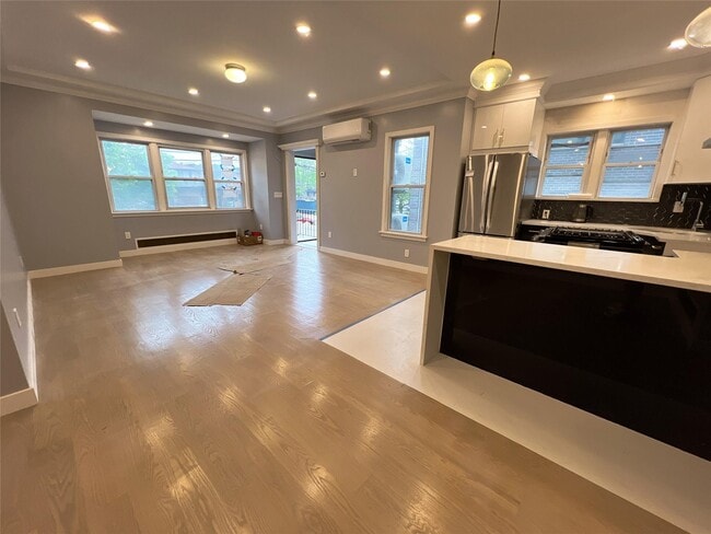 Primary Photo - 215-6 40th Ave