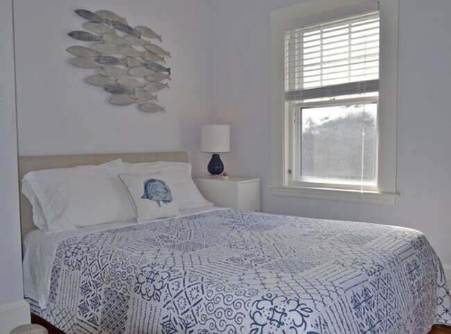 Building Photo - Winter Rental: 10A Gloucester Ave. (Utilit...