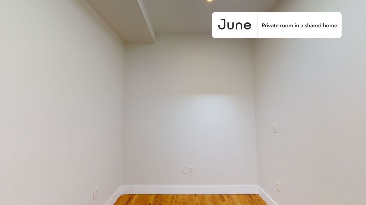 Building Photo - Private bedroom in 5 bed/2 bath Home