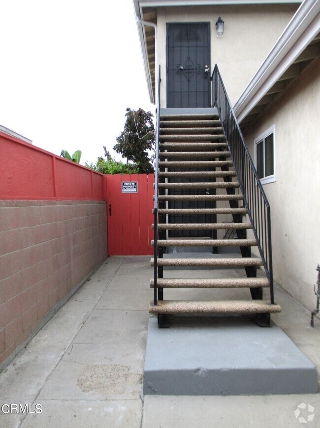 Building Photo - 851 W Crestwood Ave
