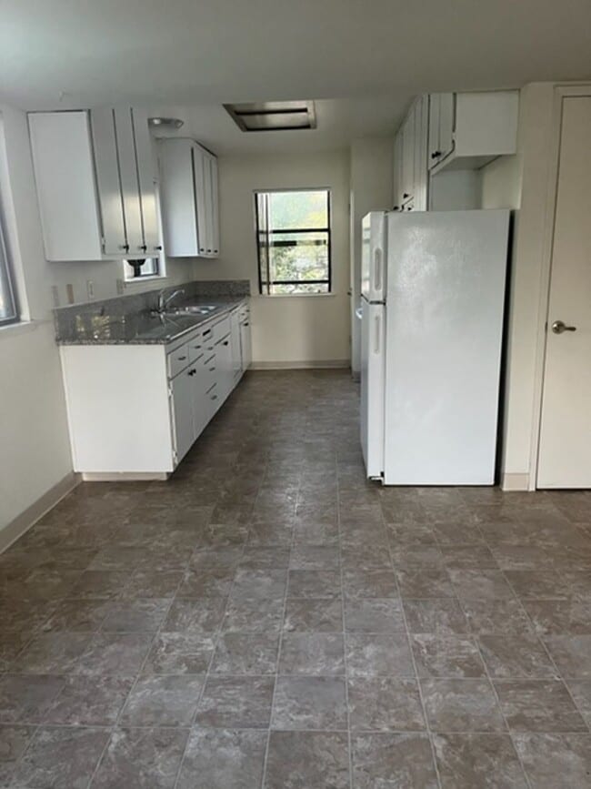 Interior Photo - 162r