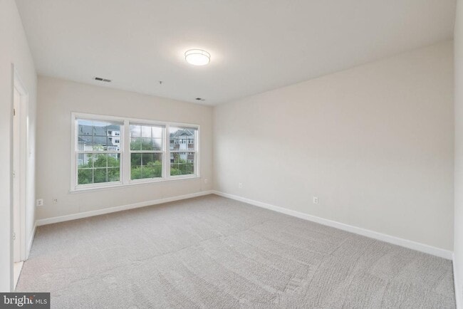 Building Photo - 909 Crestfield Dr