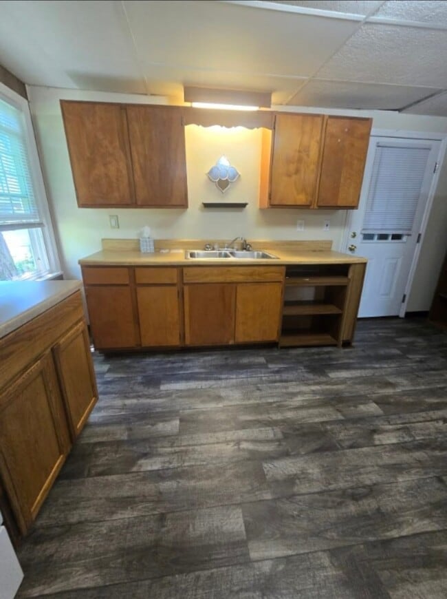 Building Photo - 215 S Main St