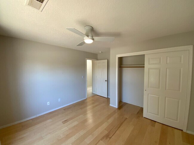 Building Photo - 3 Bedroom Single Story Home Available Near...