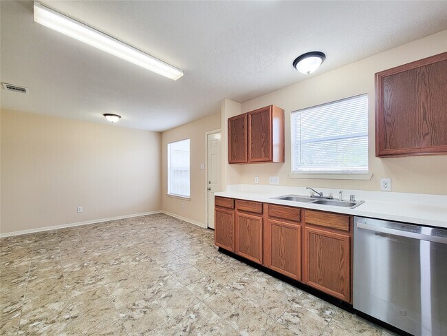 Building Photo - 19718 Byron Meadows Dr