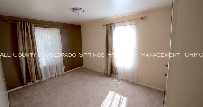 Building Photo - 124 N Brentwood Dr