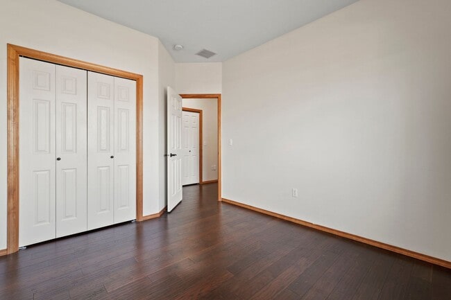 Building Photo - Beautiful 3 bedroom 2 bath Home On The Pla...