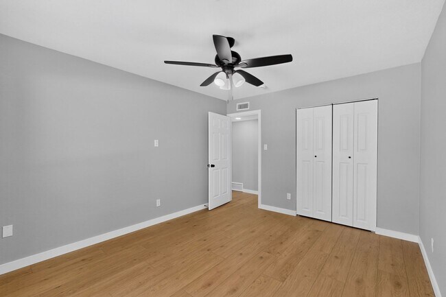 Building Photo - 243 Woodhurst Dr