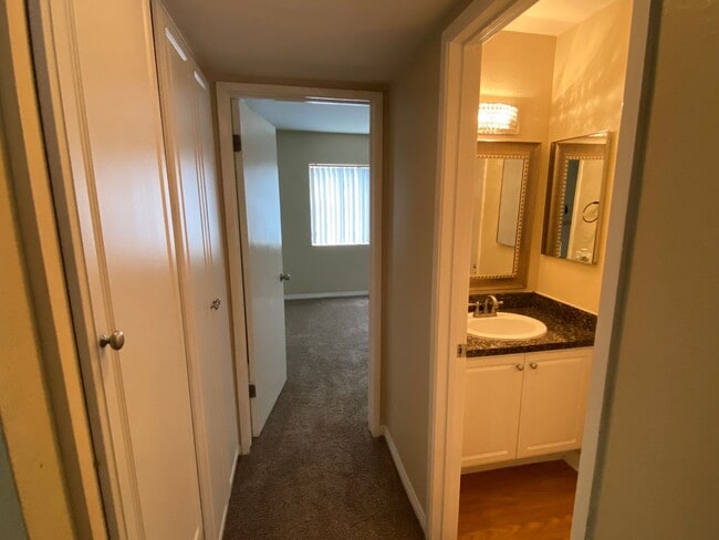 Building Photo - Rancho Bernardo Waterbridge Condos