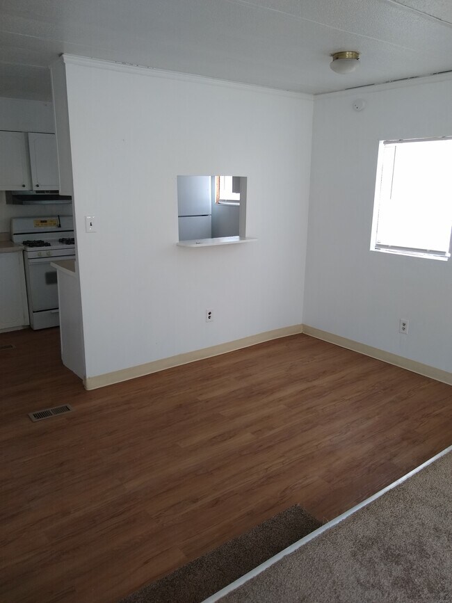 Building Photo - 465 N 800 W