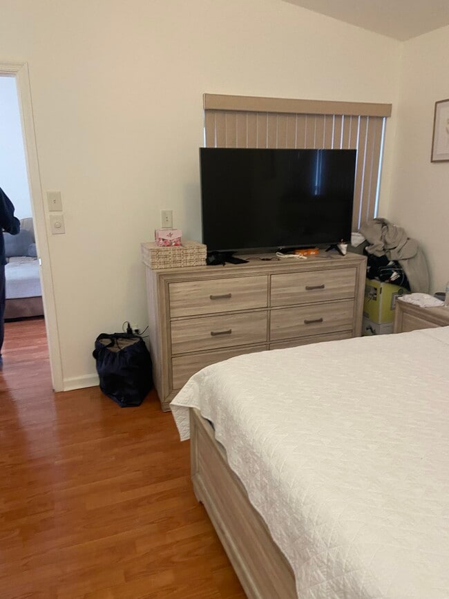 Building Photo - 9641 Riverside Dr