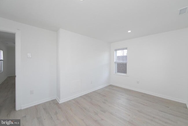 Building Photo - 905 Jersey Ave