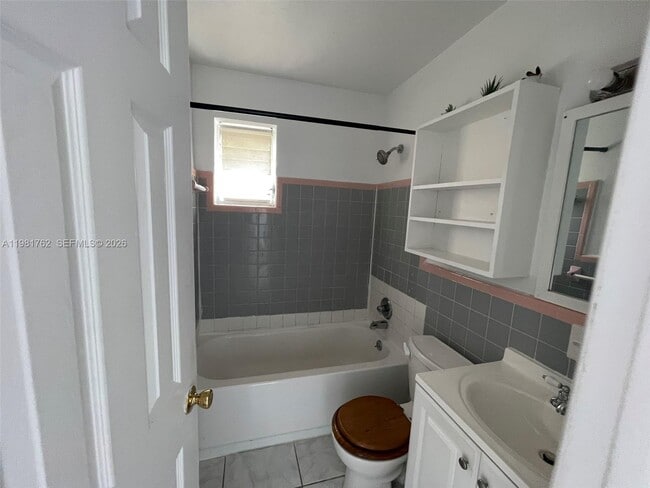 Building Photo - 5751 SW 38th Ct