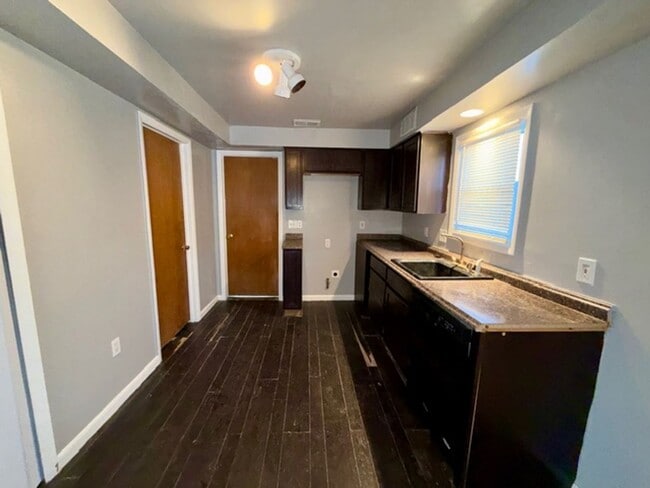 Building Photo - 2 Bedroom 1 Bath House For Lease