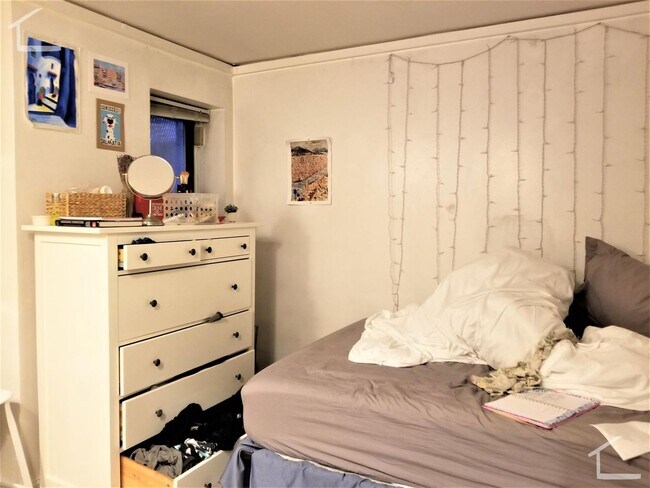 Building Photo - Renovated Unit in South End. New Kitchen A...
