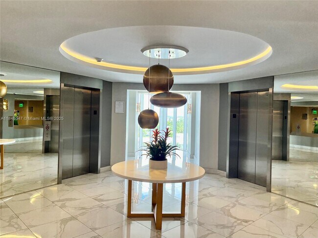 Building Photo - 10275 Collins Ave