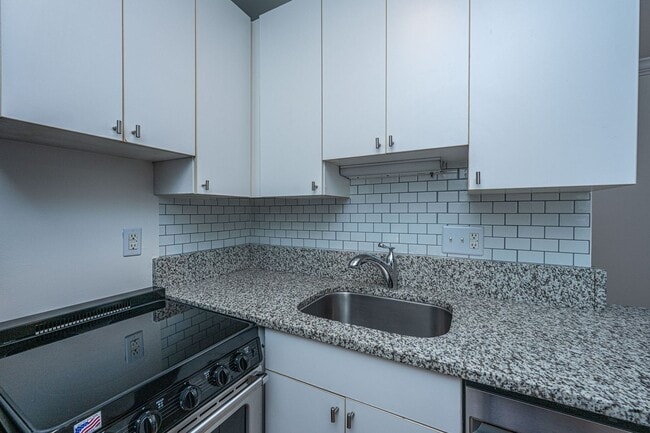 Building Photo - Historic Charm Meets Downtown Energy on Ki...