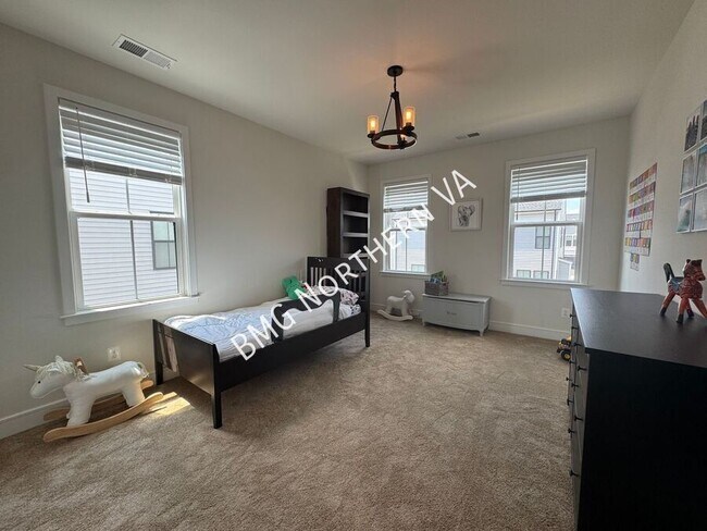 Building Photo - 25459 Byrnes Crossing Dr