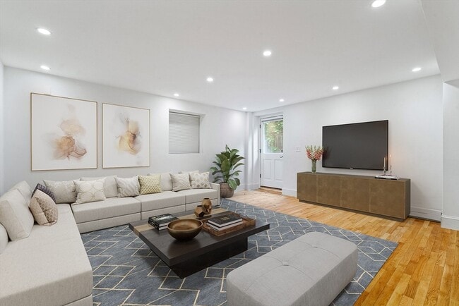 Building Photo - 46 Follen St