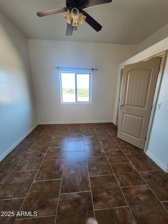 Building Photo - 1766 E Golf Course Rd