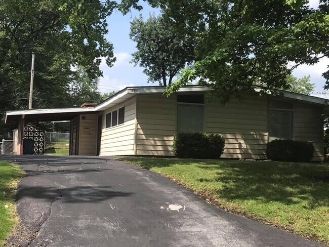Primary Photo - 775 Bobbins Ln