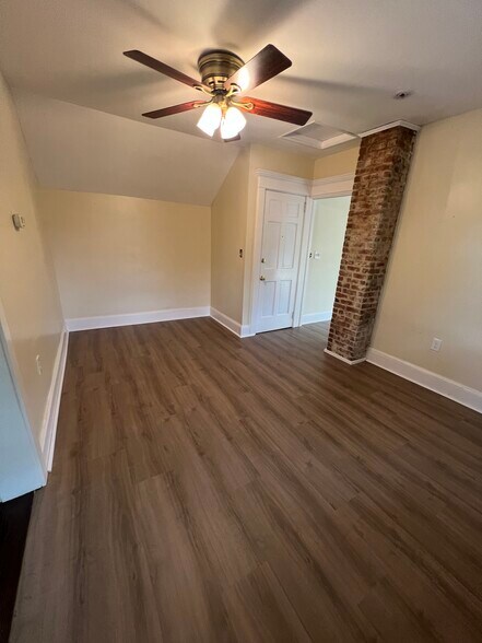 Building Photo - 406 Glenmary Ave