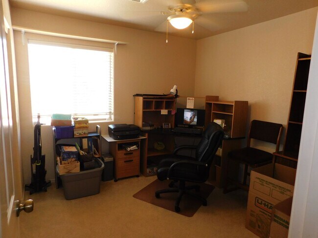 Building Photo - 3 BED 2 BATH IN ESTRELLA!