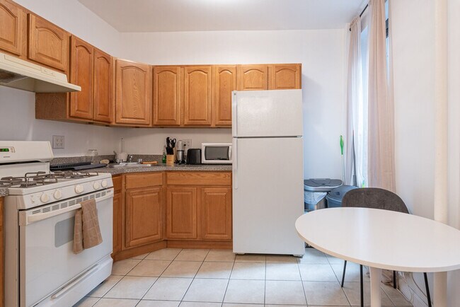 Building Photo - 136 E 57th St