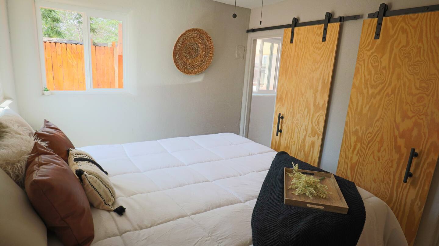 Building Photo - 219 Girard Blvd SE