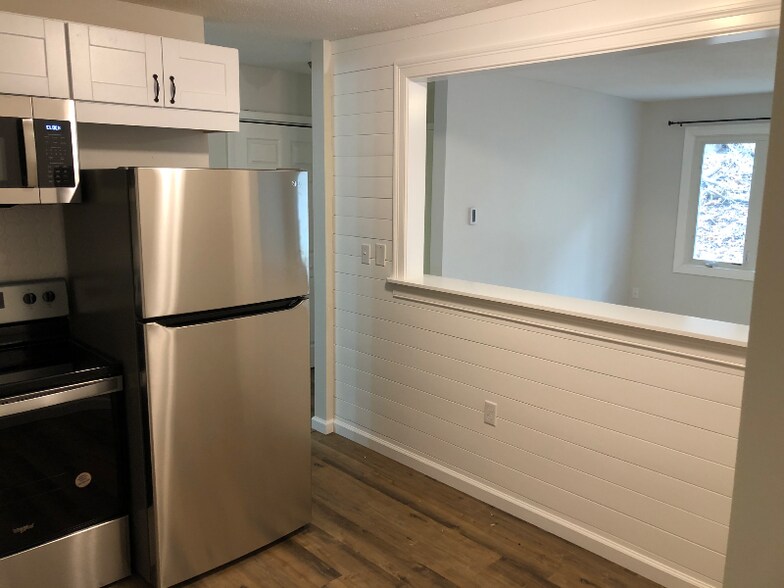 Building Photo - 85 Old Town Rd