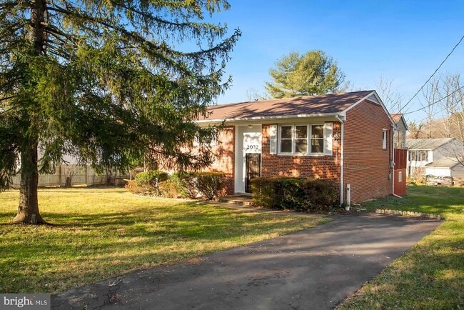 Building Photo - 2032 Greenwich St