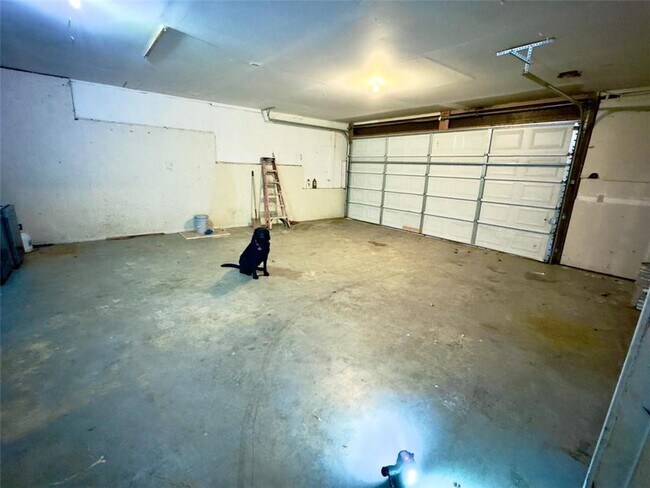 Building Photo - 2020 Driftwood Cir