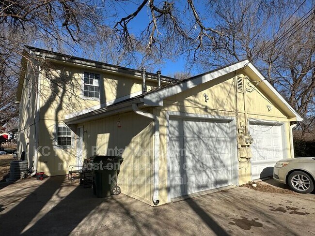 Building Photo - 225 Ottawa St