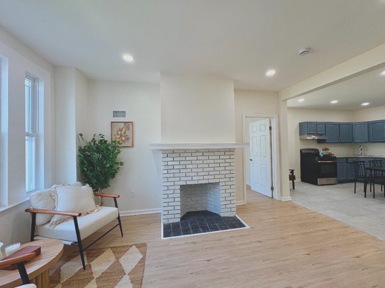 Building Photo - 122 Shephard Ave