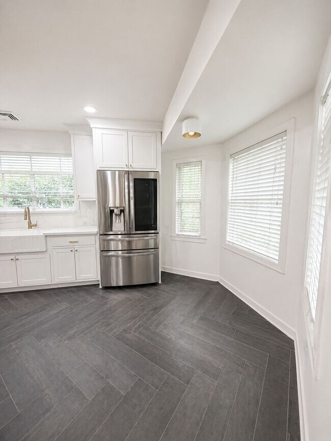 Building Photo - Adorable Home in Land Park Area of Sacramento