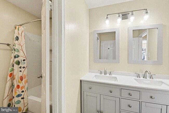 Building Photo - 718 Orley Pl