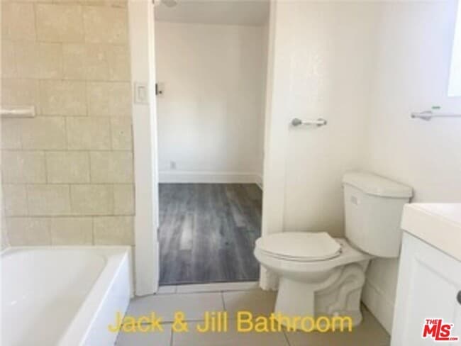 Building Photo - 204 W 52nd Pl