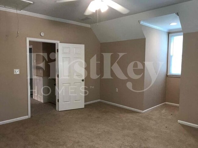 Building Photo - 1609 Flat Rock Dr SW