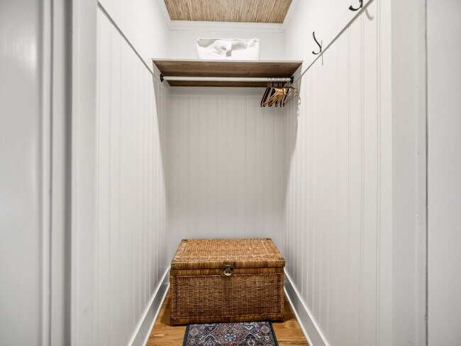 Building Photo - Charming Fully Furnished Spokane Home | Updated Comfort Near Downtown & Parks