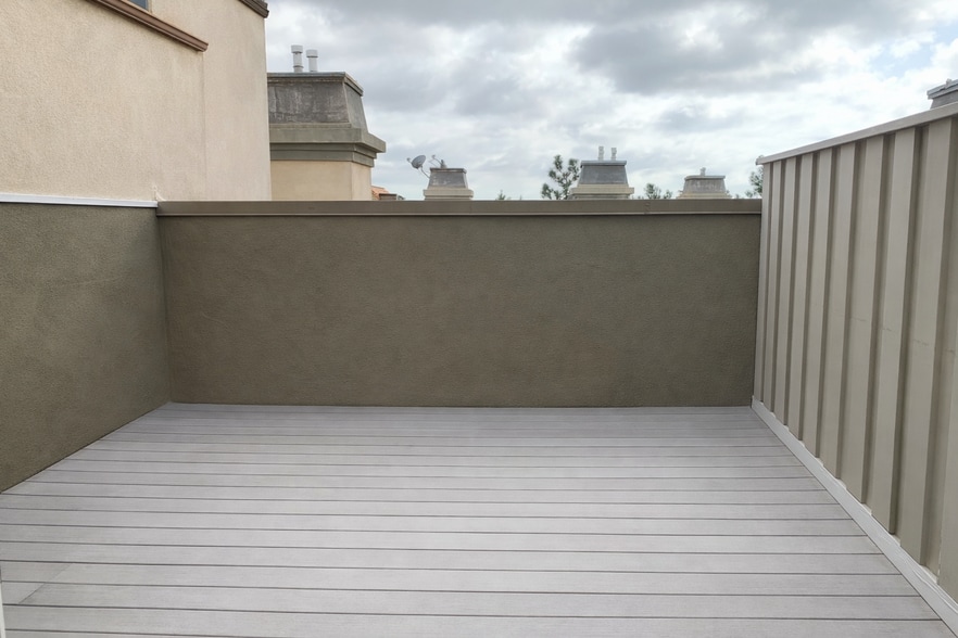 Building Photo - 7037 La Tijera Blvd