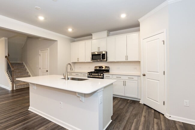 Building Photo - Move In Ready Three Bedroom Home!