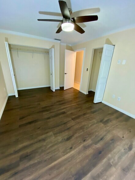 Building Photo - 6248 Gretna Green Ct N