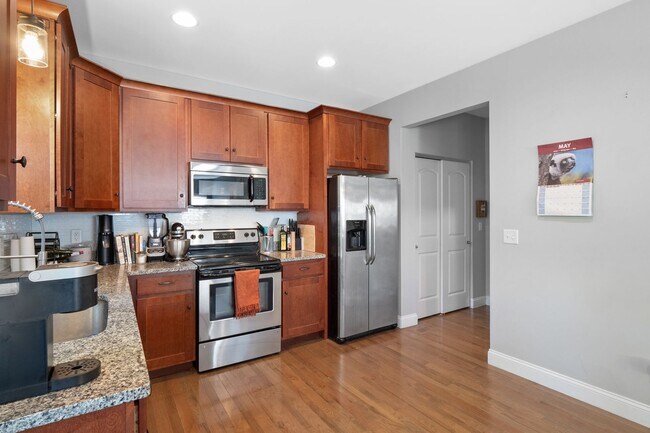 Building Photo - Stunning 4-bedroom, 2.5-bathroom rental of...